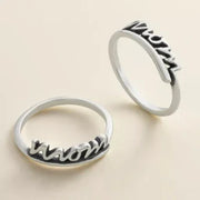 "Mom" Script Ring